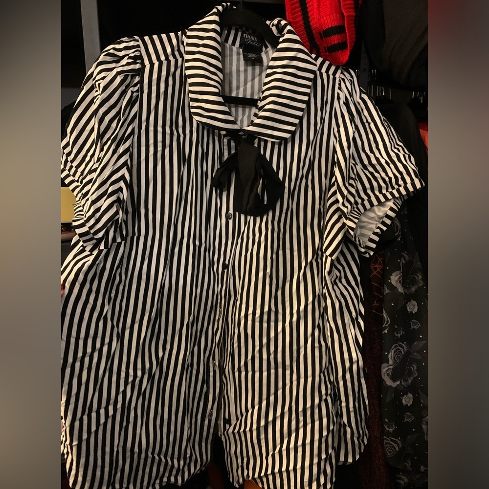 Throne & fable hot topic plus size black and white striped collar shirt size 2